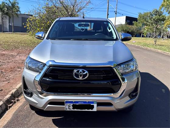 TOYOTA HILUX 2.8 D-4D TURBO DIESEL CD SRV 4X4 AUTOMÁTICO